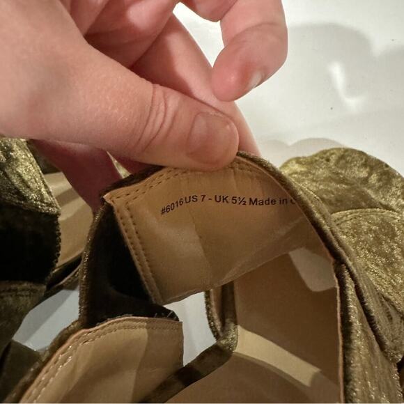 Cabi Interlock Block Crushed Velvet Heels in Moss Size 7 - Picture 11 of 12